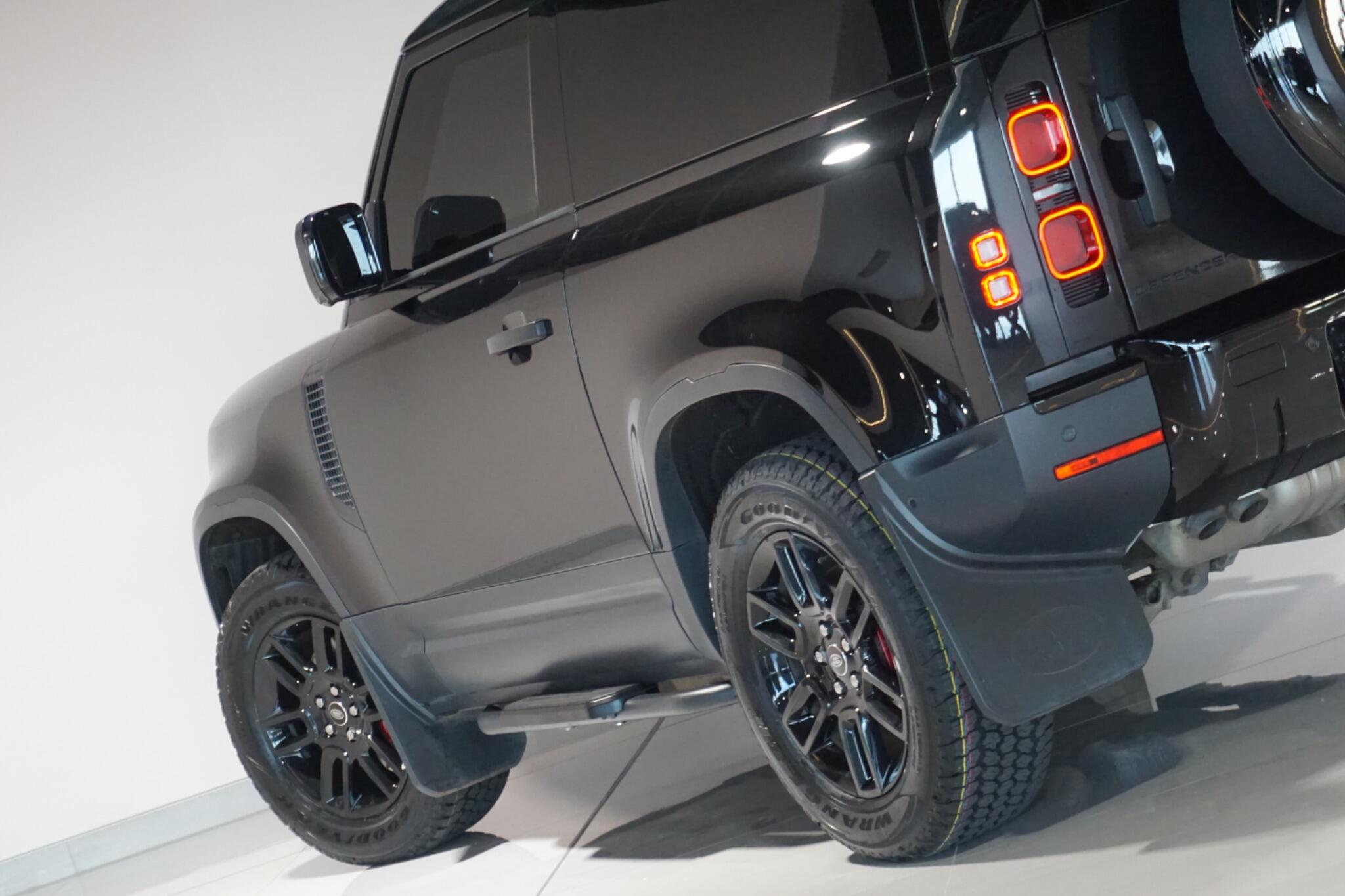 Land Rover Defender 90 3.0 D250 MHEV Hard Top SUV 3dr Diesel Auto 4WD SWB Euro 6 (s/s) (250 ps)